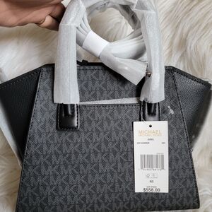 Michael Kors purse(NEW)